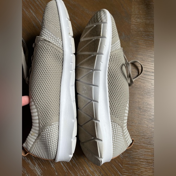 EUC Clark's Cloudsteppers Cushioned Shoe, Size 10 Tan - Picture 6 of 8